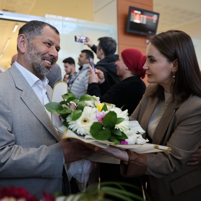 Mardin'de "Aile Yılı" kapsamında umreden dönen çiftlere duygusal karşılama