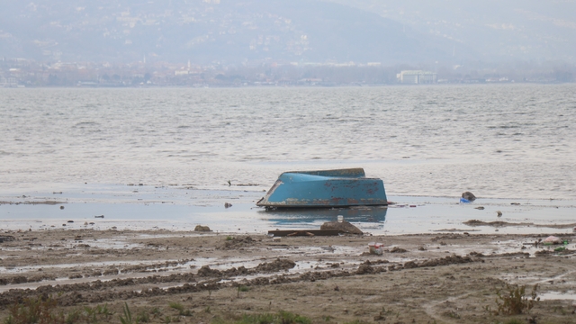 Yağışlar Sapanca Gölü'nde seviyeyi artırdı ancak risk hala devam ediyor
Doç. Dr. Mahnaz Gümrükçüoğlu Yiğit: "Bu rakam şu an için bize olumlu bir gidişatı göstermiyor"
