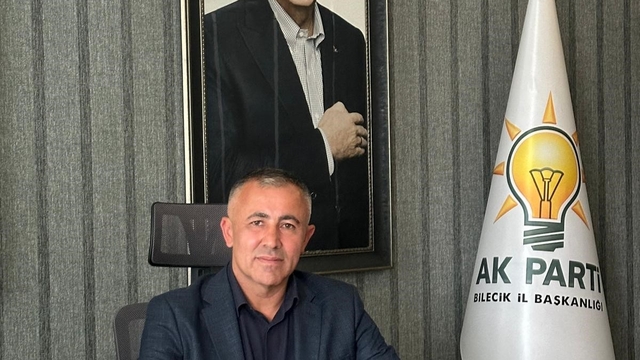 Başkan Yıldırım'dan Bozüyük'teki barınak görüntülerine sert tepki
AK Parti Bilecik İl Başkanı Serkan Yıldırım;
"Vicdanları yaralayan bu görüntüler karşısında artık hamaset değil, hesap verme zamanıdır"