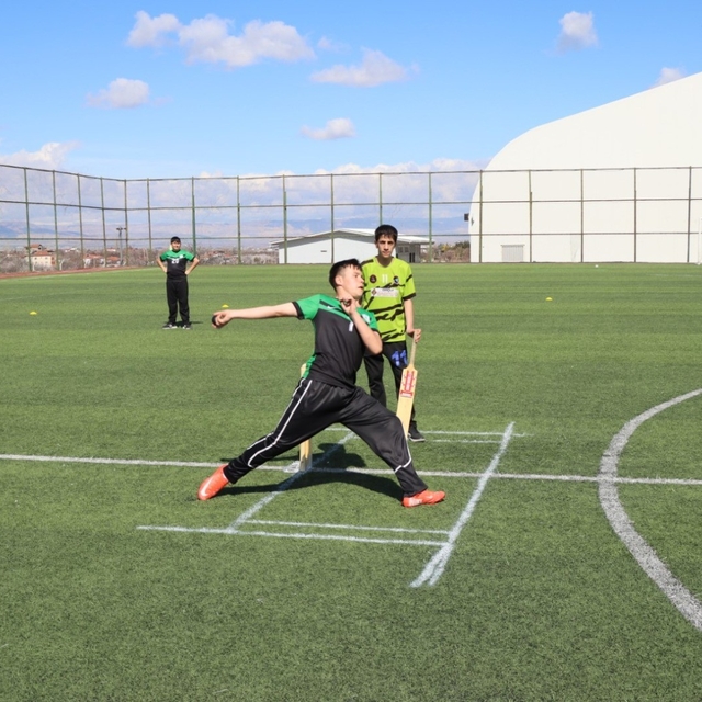 Malatya'da okul sporları yıldızlar kriket grup müsabakaları başladı