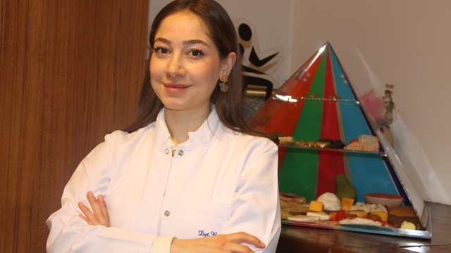 Uzmanından vertigoyu azaltan besin önerileri
Diyetisyen Burcu Akbeyaz Özger:
"Vertigo için kolesterol seviyesi yüksek olan gıdalara dikkat etmemiz gerekiyor"