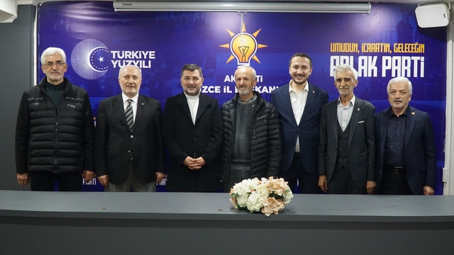 Düzce'de emekli eğitimciler AK Parti'ye katıldı