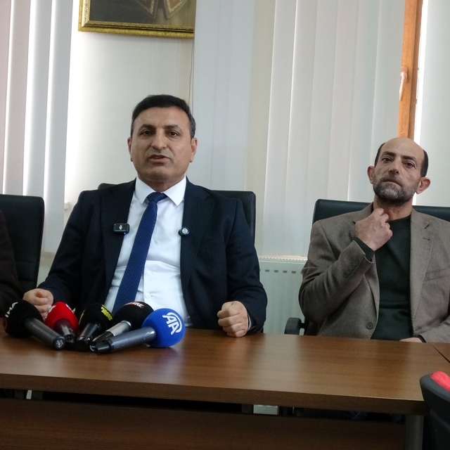 CHP, Malatya'da 2 belediye meclis üyesini ihraç etti