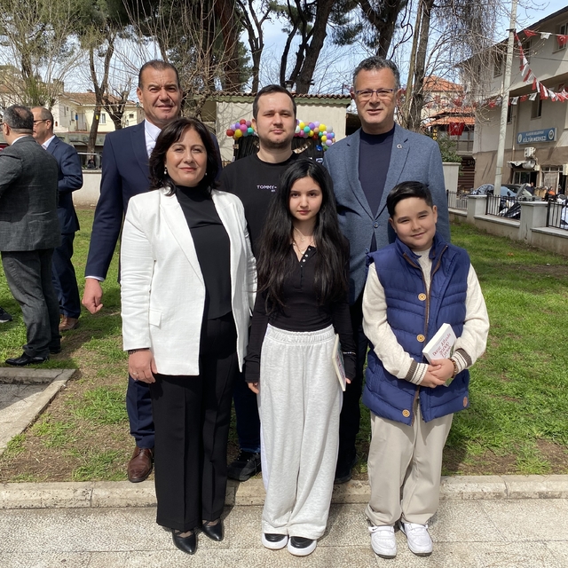 Alaşehir'de en çok kitap okuyanlar ödüllendirildi