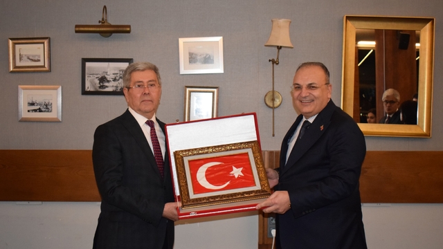 Emekli olan İzmir BAM Başsavcısı Arapoğlu'na veda töreni