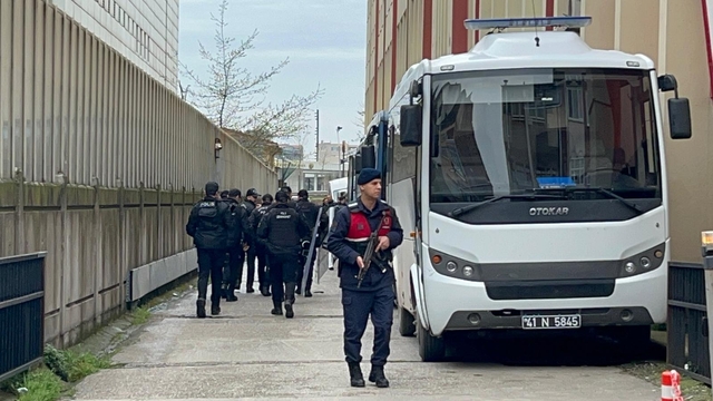 3 kişinin öldüğü eğlence mekanına silahlı saldırıya ilişkin 9 şüpheli adliyede