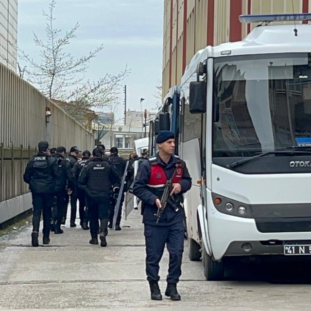 3 kişinin öldüğü eğlence mekanına silahlı saldırıya ilişkin 9 şüpheli adliy...