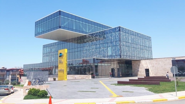 AK Parti Denizli İl Başkanı Subaşıoğlu: "Biz yaptık, siz de yapın. Pamukkale'nin gençlerini kütüphanesiz bırakmayın"