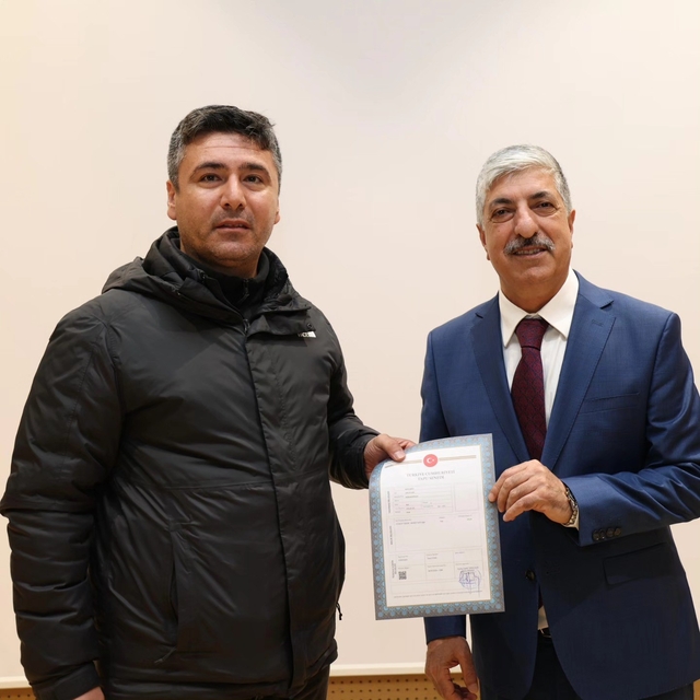 Dilovası'nda imar sorunu çözülen 423 vatandaşa tapuları dağıtıldı