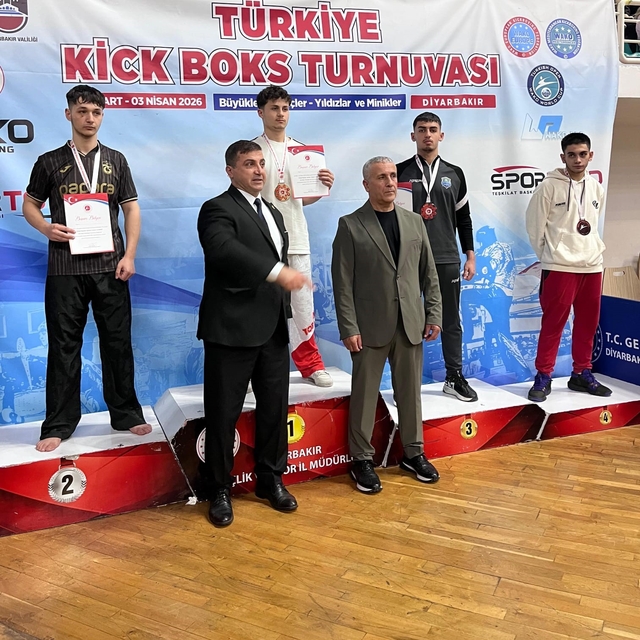 Çayırovalı kick boksçular Diyarbakır'dan 2 madalyayla döndü