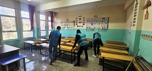 Cizre'de denetimli serbestlik yükümlüleri 212 okulda temizlik yaptı