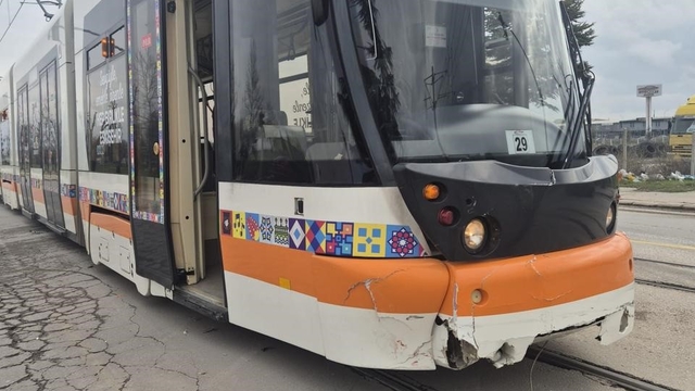 Eskişehir'de otomobille tramvay çarpıştı: 2 yaralı