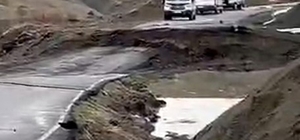 Bingöl’de toprak kayması sonucu yol çöktü: Ulaşım durdu