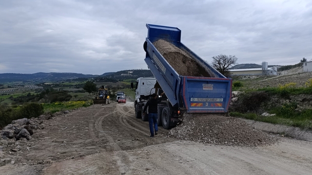 Selendi-Kula eski yolu yeniden trafiğe açıldı