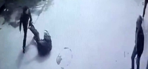 Kaza sonrası bıçaklı kavga kamerada