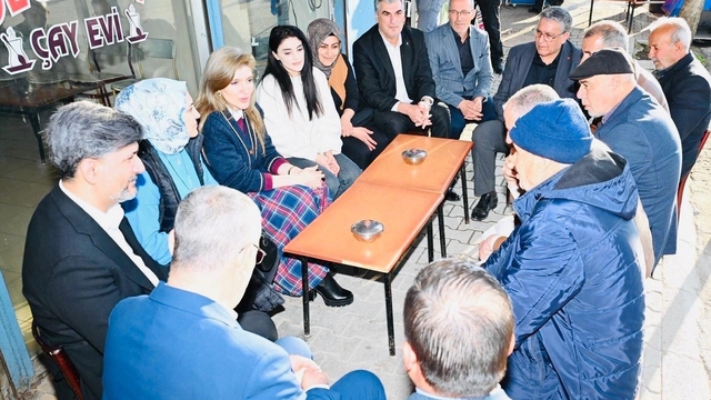 Ölmeztoprak'tan Kale'de tespit ve temaslar
Kayısı bahçelerinde incelemelerde bulundu, kamu kurumları, esnaf ve vatandaşlarla bir araya geldi