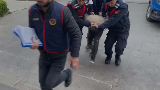 Av tüfeğiyle boşanma aşamasındaki eşi ile ailesinin yaşadığı evi bastı; 4 ölü (2)