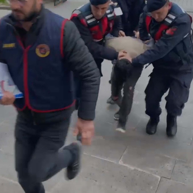 Av tüfeğiyle boşanma aşamasındaki eşi ile ailesinin yaşadığı evi bastı; 4 ö...