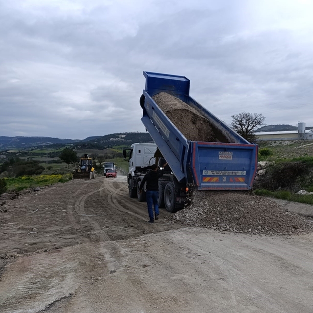 Selendi-Kula eski yolu yeniden trafiğe açıldı