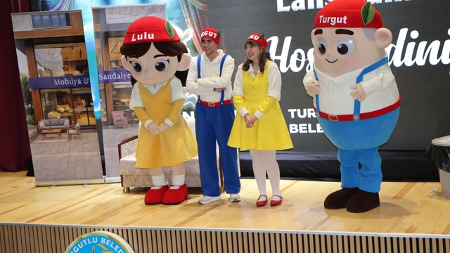 Turgutlu'da kent bilinci için Turgut ve Lulu projesi hayata geçirildi
Turgutlu Belediyesi çocuklara yönelik eğitim seferberliği başlattı