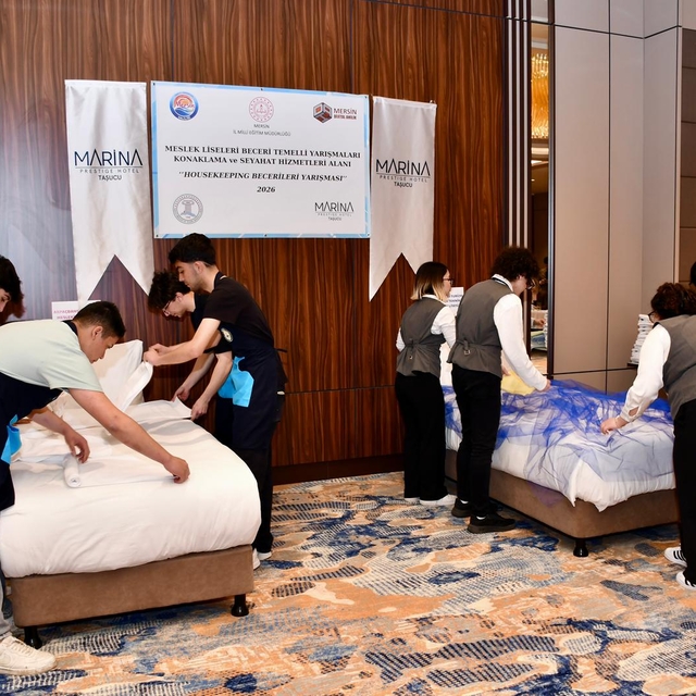 Mersin'de turizm öğrencileri "En İyi Kat Hizmetleri Yarışması"nda mücadele...