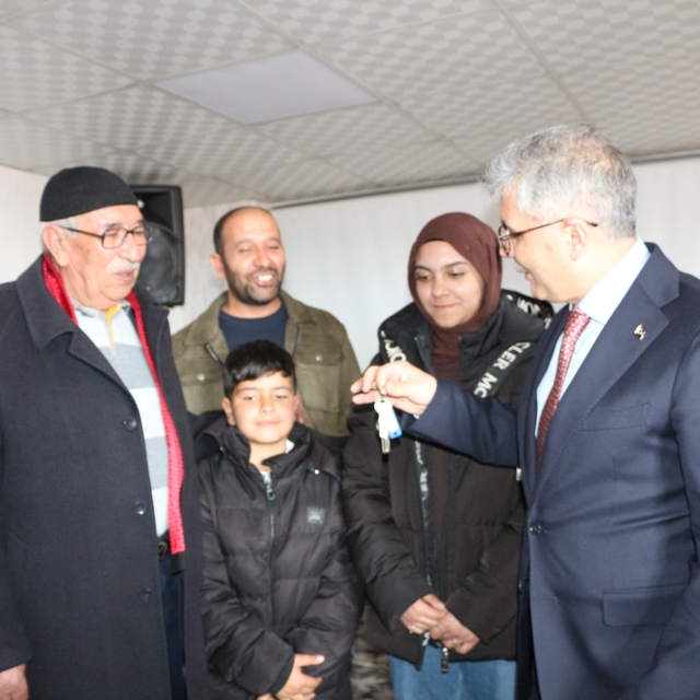 Karlıova'da depremzedeler için yapılan 230 konut, kurayla sahiplerini buldu