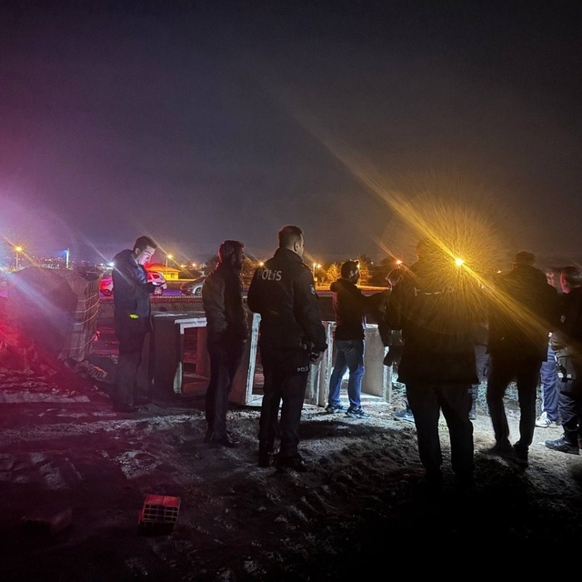 Erzincan'da araç yangınında yanan kişi hayatını kaybetti