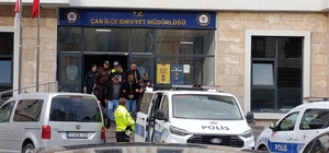 Çaldıkları araçla Edremit'te yakalanan 2 şüpheli tutuklandı