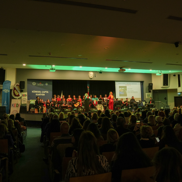 İzmir'de "Otizmi Müzikle Fark Ediyoruz" etkinliği düzenlendi