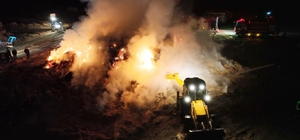 Aksaray'da tonlarca saman balyası alev alev yandı: o anlar dron kamerasında