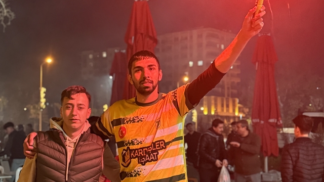 Osmaniyeliler meşalelerle tarihi zaferi kutladı