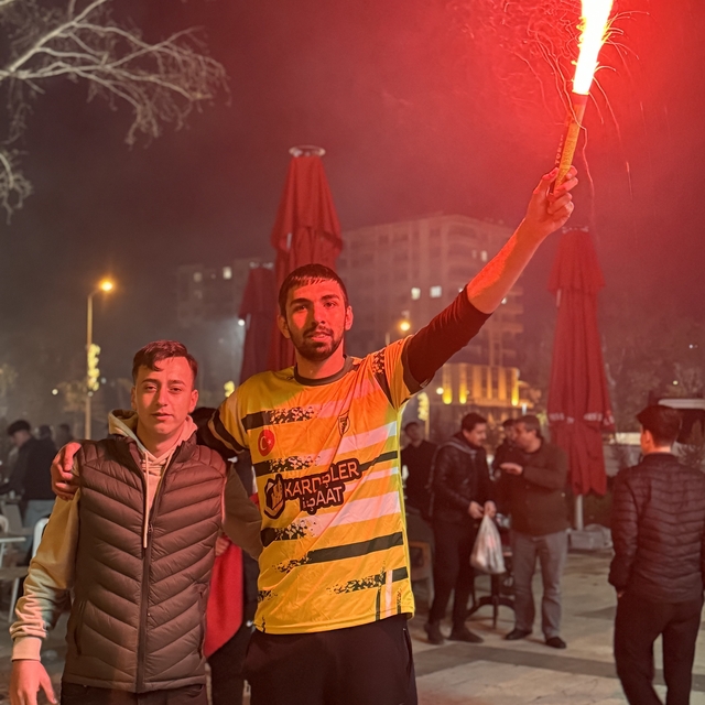 Osmaniyeliler meşalelerle tarihi zaferi kutladı