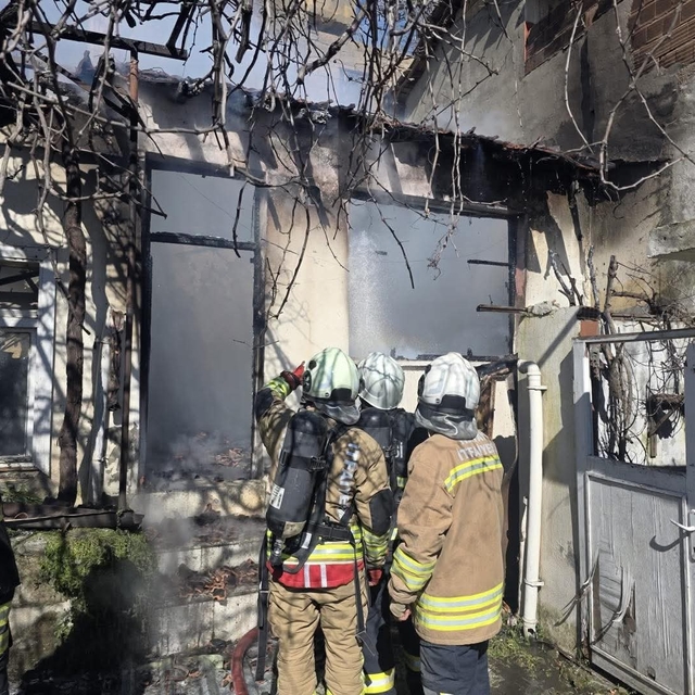 Antakya'da metruk bina yangını