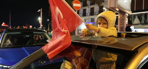 A Milli Takım'ın Dünya Kupası’na katılması İzmir'de kutlandı