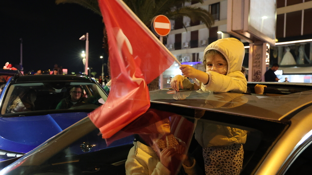 A Milli Takım'ın Dünya Kupası'na katılması İzmir'de kutlandı