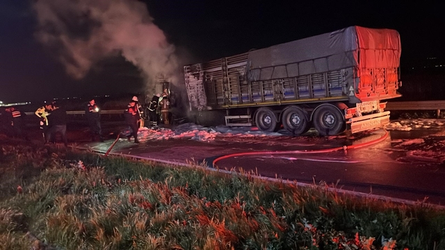 Karacabey'de tır yangını: Bursa yolu trafiğe kapandı