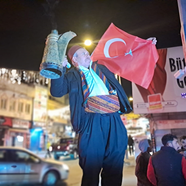 Sınırın sıfır noktasında Dünya Kupası coşkusu: Türk bayrakları dalgalandı