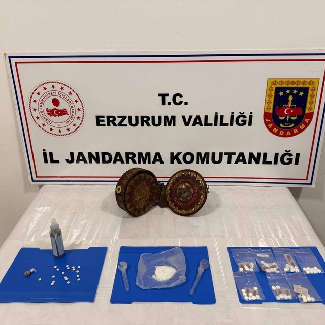 Jandarma Erzurum'da ceylan derisi üzerine yazılmış altın işlemeli Tevrat ya...