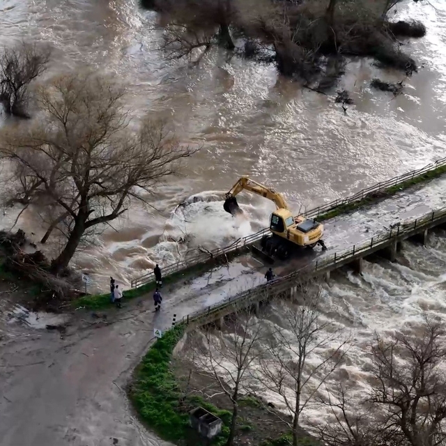 18 yıl sonra baraj tam doluluğa ulaştı
Kapasitesi zorlanan barajdan salınan...