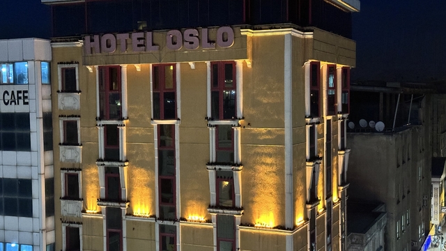 Yüksekova'ya sığırcık akını