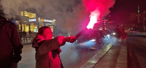 Milli başarıya en çok da çocuklar sevindi A Milli Futbol Takımının Dünya Kupası'na katılması kentte coşkuyla kutlandı Küçük kız: "Türkiye kazandığı için çok mutluyum" Milli takımın başarısını kendi boyundan büyük bayrakla kutlayan çocuk yüzleri güldürdü