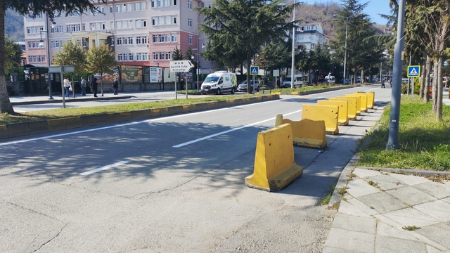 15 Temmuz akşamından kalma beton bloklar kaldırılmayı bekliyor