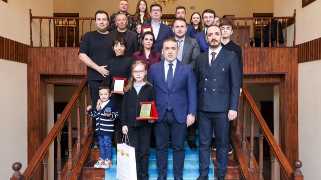 Vali Sözer 'Yılın Okuru' ödüllerini takdim etti