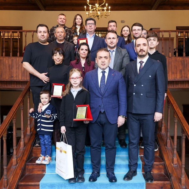 Vali Sözer 'Yılın Okuru' ödüllerini takdim etti