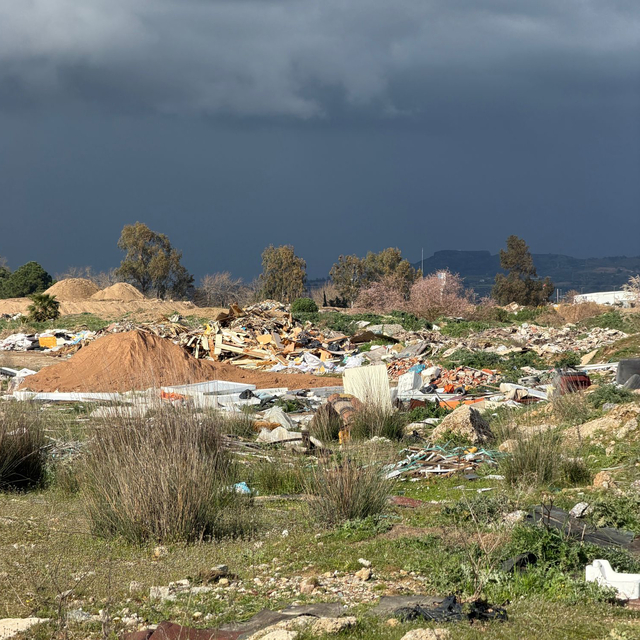 Kuş cenneti çöplüğe döndü