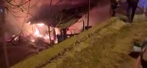 Tufanbeyli'de çıkan yangında ev ve ahır küle döndü