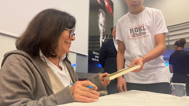Yazar Latife Tekin, İzmir'de lise öğrencileriyle buluştu