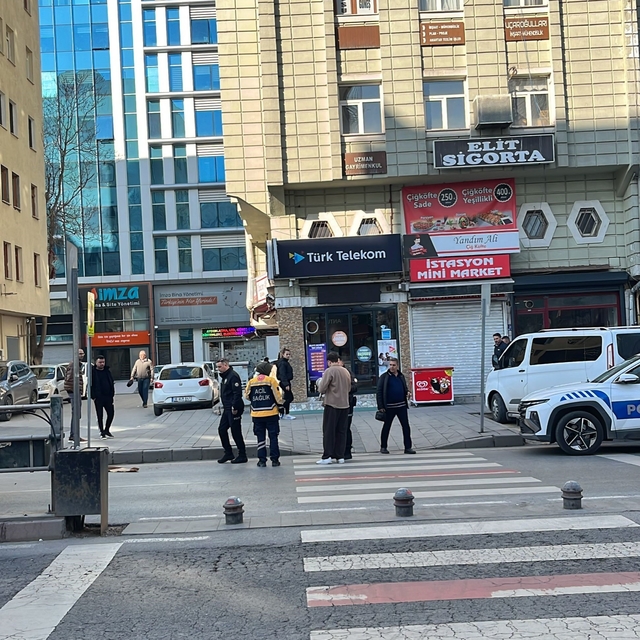 Motosikletin çarptığı yaya yaralandı