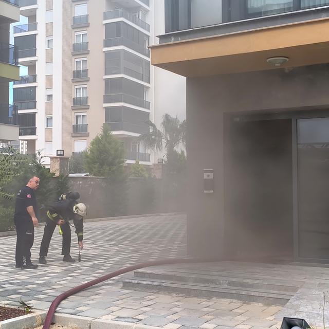 Lüks dairedeki yangın ev sahibini ağlattı