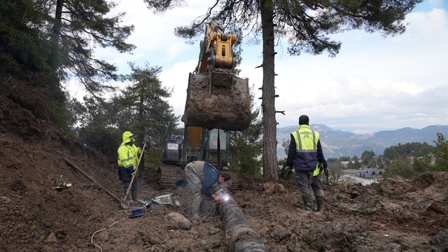 Mersin'de heyelan bölgesinde hasar gören içme suyu hattı onarıldı